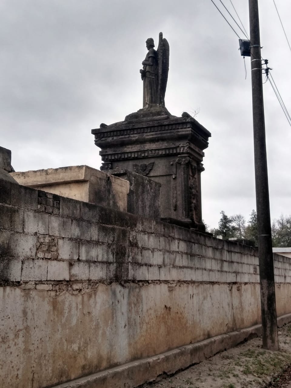 CAPPELLINI PRESENTA PROYECTO PARA MEJORAR EL ESTADO DEL CEMENTERIO