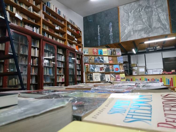 LA BIBLIOTECA URQUIZA ADQUIRI&Oacute; 240 NUEVAS OBRAS EN LA FERIA DEL LIBRO