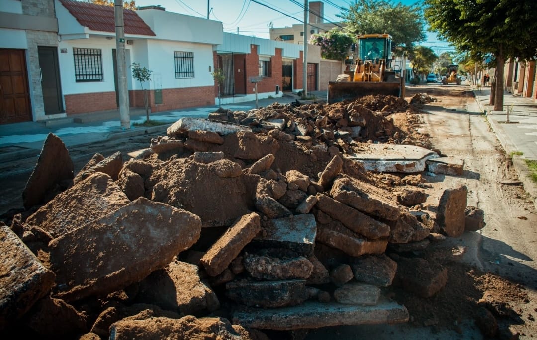 EL MUNICIPIO COMENZ&Oacute; OTRA ETAPA DE LA REPAVIMENTACI&Oacute;N DE LA CALLE FELIPE VARELA
