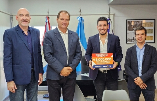 La Provincia entregó aportes para mejoras de infraestructura para el Parque Industrial Leonardo Da Vinci. 