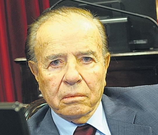 Carlos Menem internado en terapia intensiva por una neumon&iacute;a
