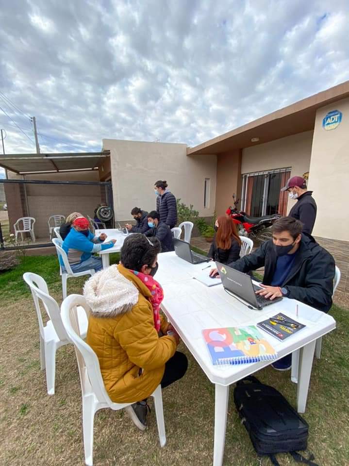 La Comisi&oacute;n de Montegrande inscribe a vecinos para la vacunaci&oacute;n covid-19