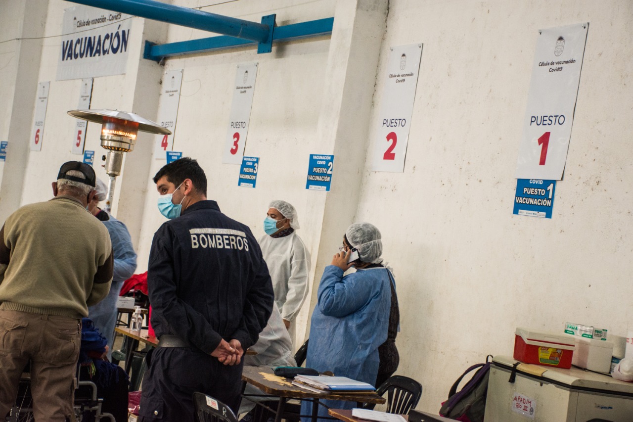 Ma&ntilde;ana Lunes 7 de Junio la Vacunaci&oacute;n Covid19 sigue en el Polideportivo municipal  