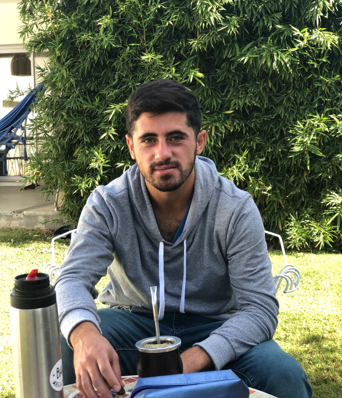 LA JUVENTUD RADICAL AYUDA A LOS ADULTOS A SACAR TURNO PARA LA VACUNA