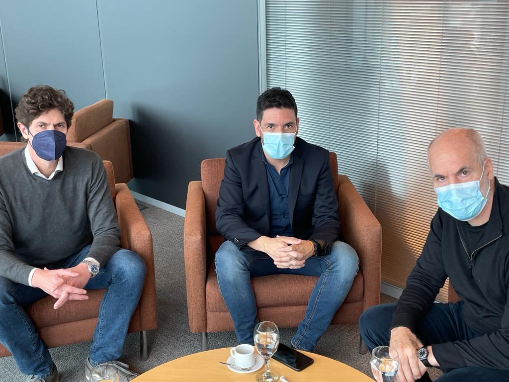 FERRER REUNIDO CON LARRETA Y LOUSTEAU