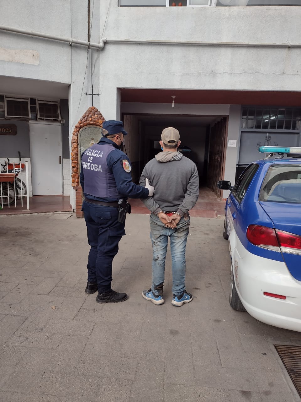 Parte Policial: SECUESTRO DE VEH&Iacute;CULO, DETENIDOS, APREHENSI&Oacute;N, SECUESTRO, VIOLACI&Oacute;N DE DOMICILIO  