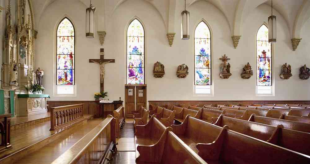 Habilitan los oficios religiosos en lugares cerrados con aforo del 30 por ciento