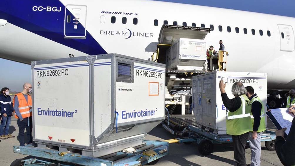  Lleg&oacute; una nueva partida de AstraZeneca y Argentina alcanza casi los 25 millones de dosis