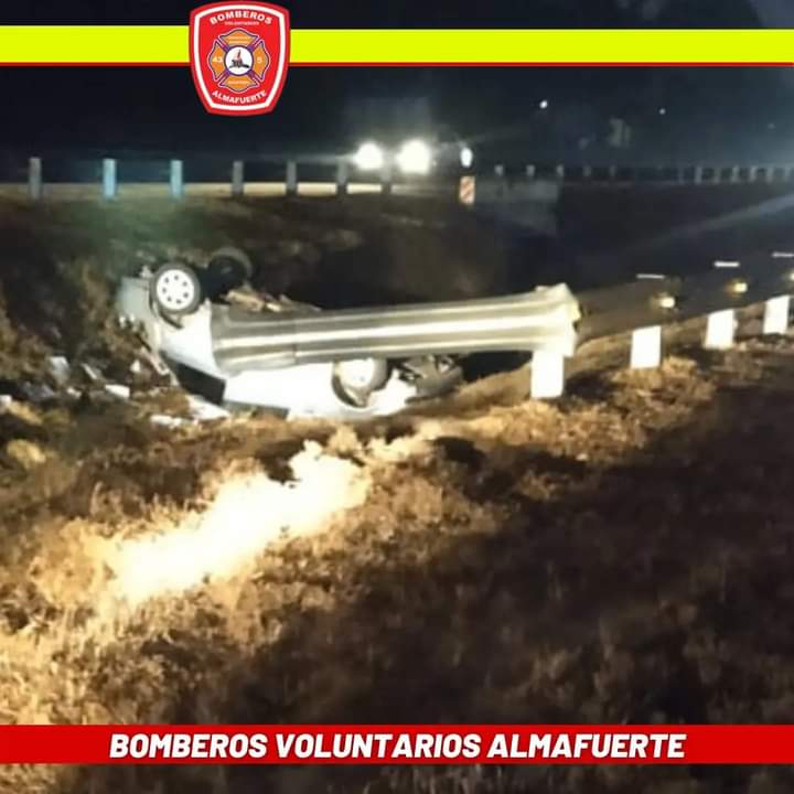 PARTE DE PRENSA COMISAR&Iacute;A ALMAFUERTE: DESPISTE Y VUELCO DE VEH&Iacute;CULO CON 4 OCUPANTES DE R&Iacute;O TERCERO 