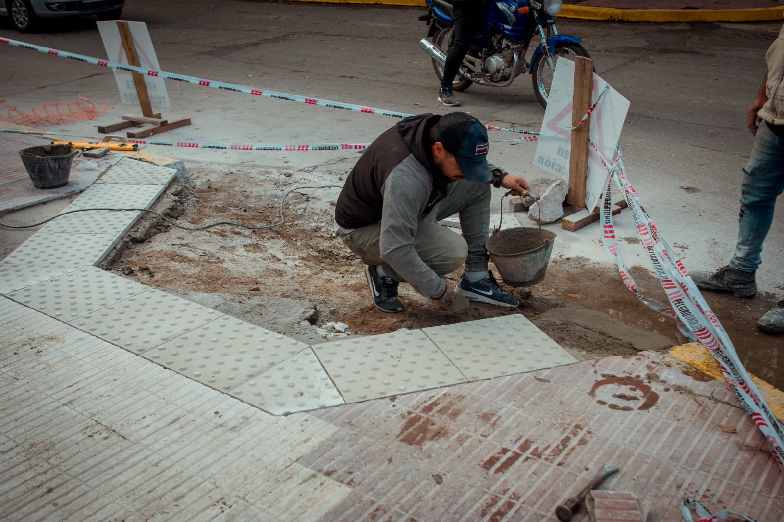 EL MUNICIPIO INICI&Oacute; CON LA RECONSTRUCCI&Oacute;N DE LAS NUEVAS RAMPAS DE ACCESIBILIDAD DE LA ZONA C&Eacute;NTRICA