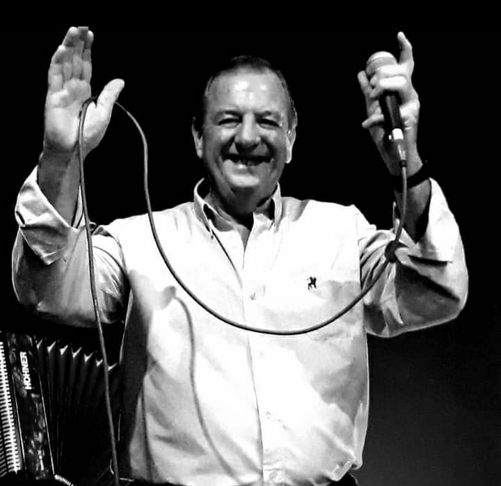 ENRIQUE QUERRO: MIENTRAS LA GARGANTA ME ACOMPA&Ntilde;E SEGUIREMOS CON LA M&Uacute;SICA 