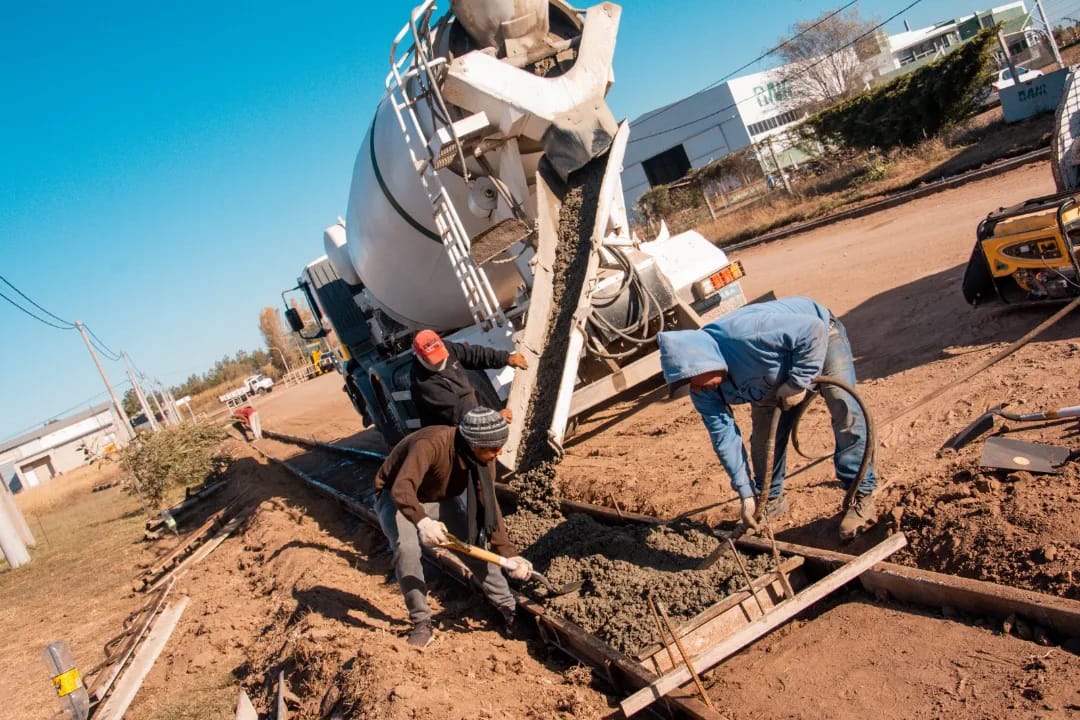 COMENZARON LOS TRABAJOS PARA LA REALIZACI&Oacute;N DEL CORD&Oacute;N CUNETA EN EL PARQUE INDUSTRIAL