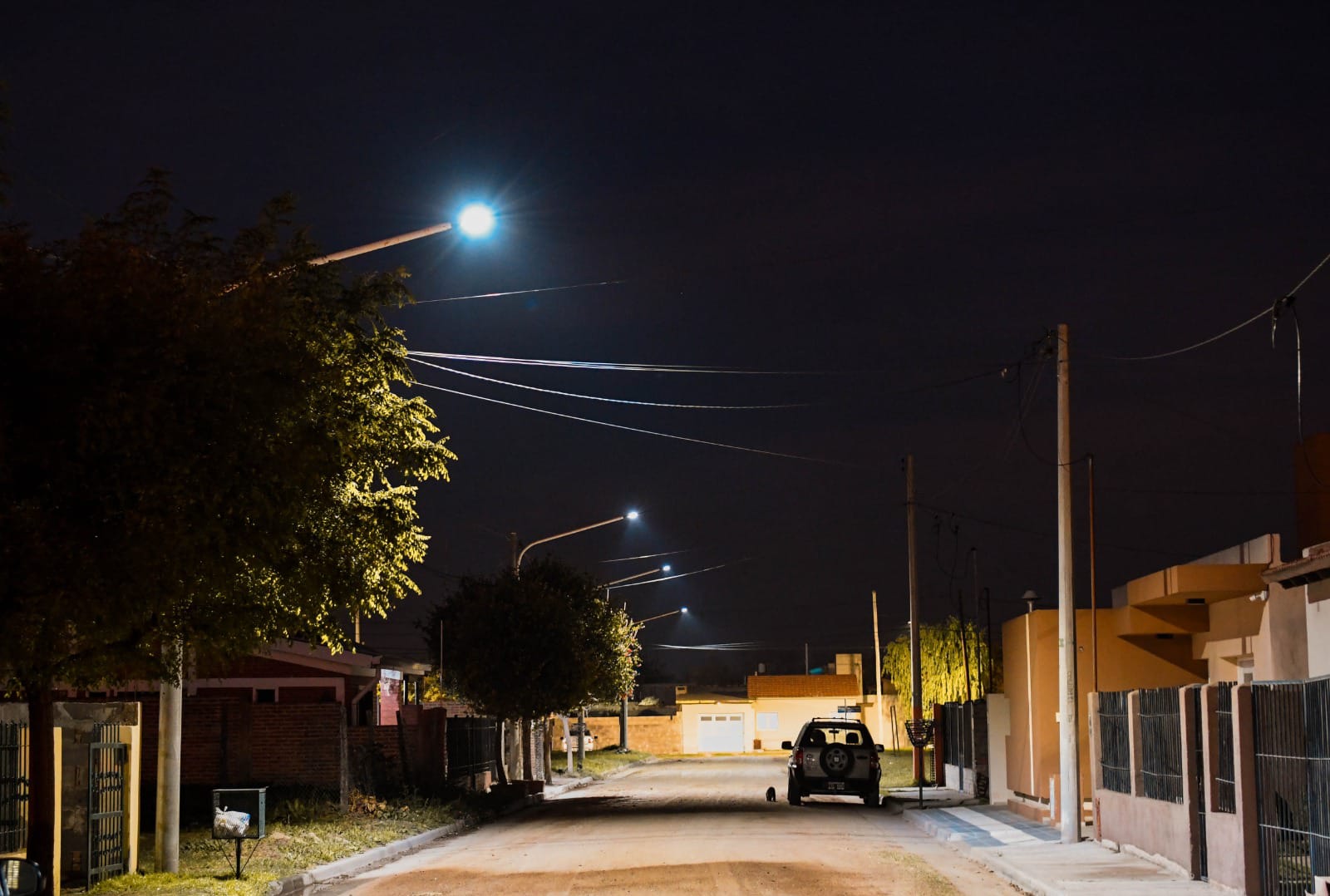 EL MUNICIPIO COLOC&Oacute; NUEVA LUMINARIA LED EN CALLES DE BARRIO CABERO