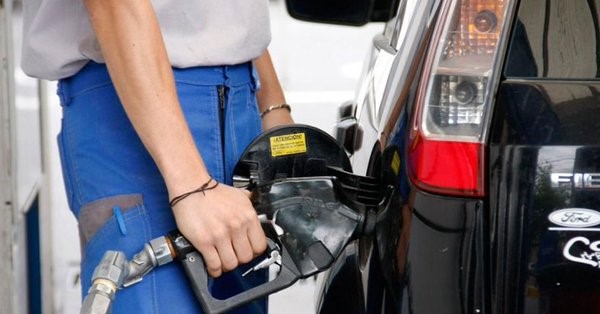 AUMENTAN LOS COMBUSTIBLES A PARTIR DE LA MEDIANOCHE 