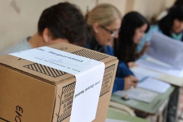 PRIMEROS RESULTADOS EN R&Iacute;O TERCERO CON CASI EL 6% DE MESAS ESCRUTADAS 