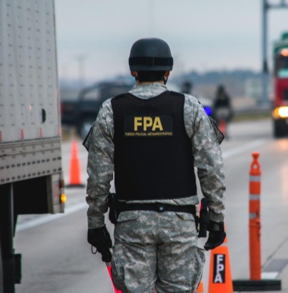 INTENTABAN INGRESAR CON M&Aacute;S DE 100 DOSIS DE COCA&Iacute;NA A R&Iacute;O TERCERO