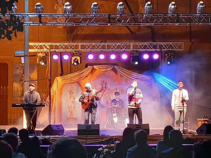 Los Hermanos Querro: 25 A&Ntilde;OS ABRAZANDO LA M&Uacute;SICA