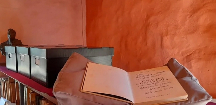 NOTICIAS + IVA: LOS LIBROS DE ATAHUALPA YUPANQUI SER&Aacute;N DIGITALIZADOS 