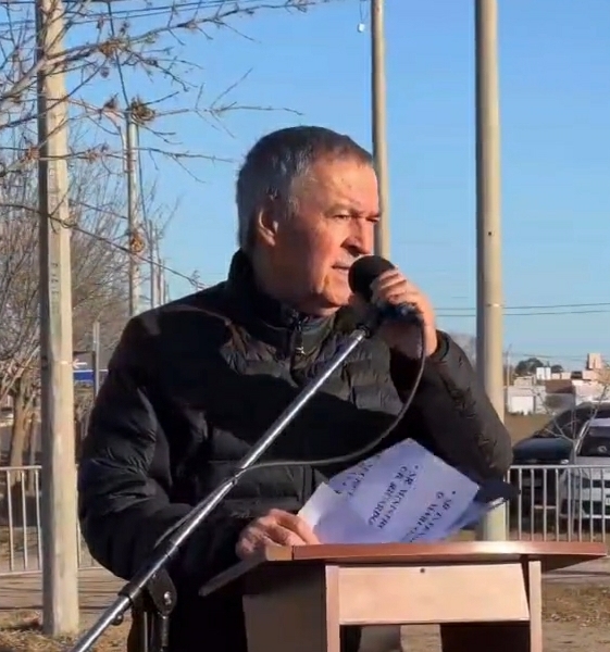 EL GOBERNADOR JUAN SCHIARETTI ANUNCI&Oacute; LA CREACI&Oacute;N DE UNA CANCHA POLIDEPORTIVA EN BARRIO MONTE GRANDE 