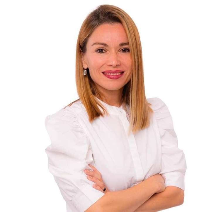 *Gabriela Est&eacute;vez firm&oacute; el proyecto de ley para evitar la privatizaci&oacute;n de Aerol&iacute;neas* 