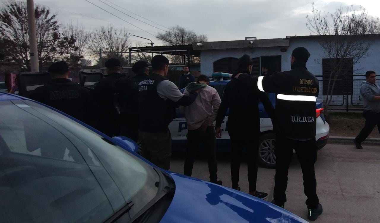 PARTE POLICIAL: ALLANAMIENTO POSITIVO, SECUESTRO Y DETENCION DE DOS MASCULINOS 