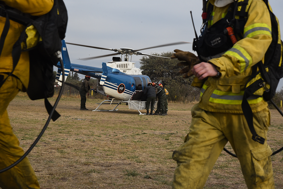 LOGRARON CONTENER EL INCENDIO EN EL CERRO URITORCO 