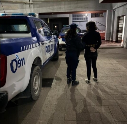 Parte policial: mujer aprehendida tras romper una mesa en medio de una discusión