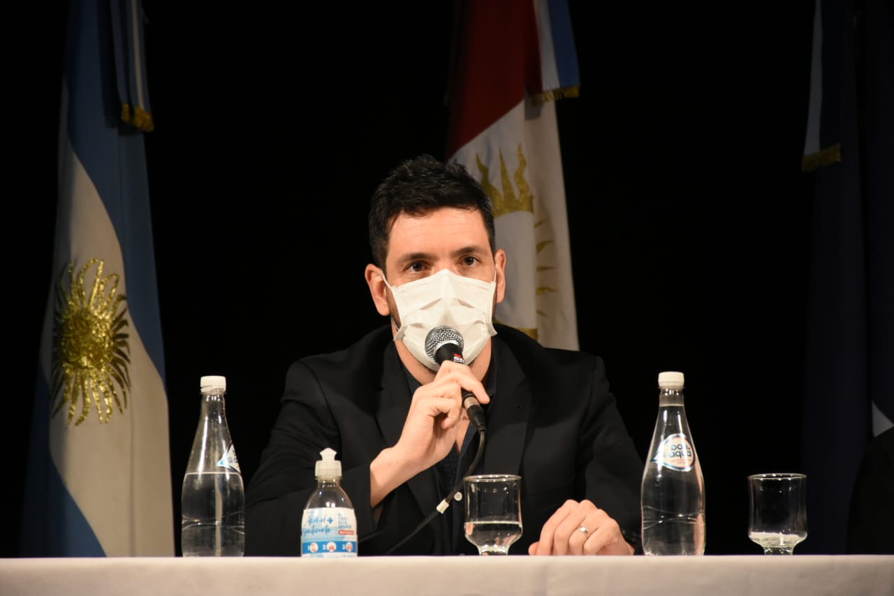 Marcos Ferrer (Intendente): &ldquo;tenemos 6 casos positivo (3 del n&uacute;cleo intimo) los dem&aacute;s son porque han tenido algun contacto; se espera los resultados de m&aacute;s de 20 hisopados, hay m&aacute;s de 300 aislados&rdquo;