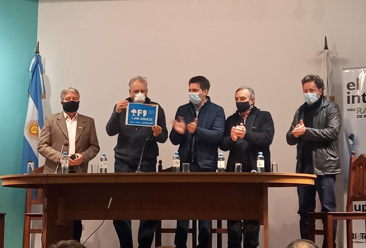 LA COOPERATIVA RECIBI&Oacute; 1800 &Aacute;RBOLES