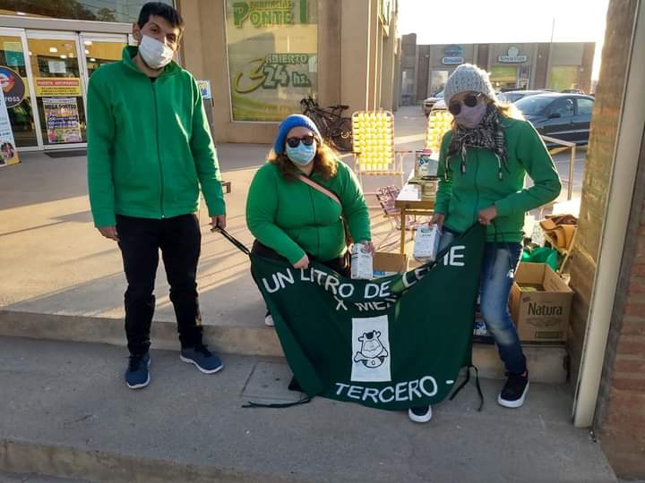 UN LITRO DE LECHE POR MES COLABOR&Oacute; CON BARRIO CERINO