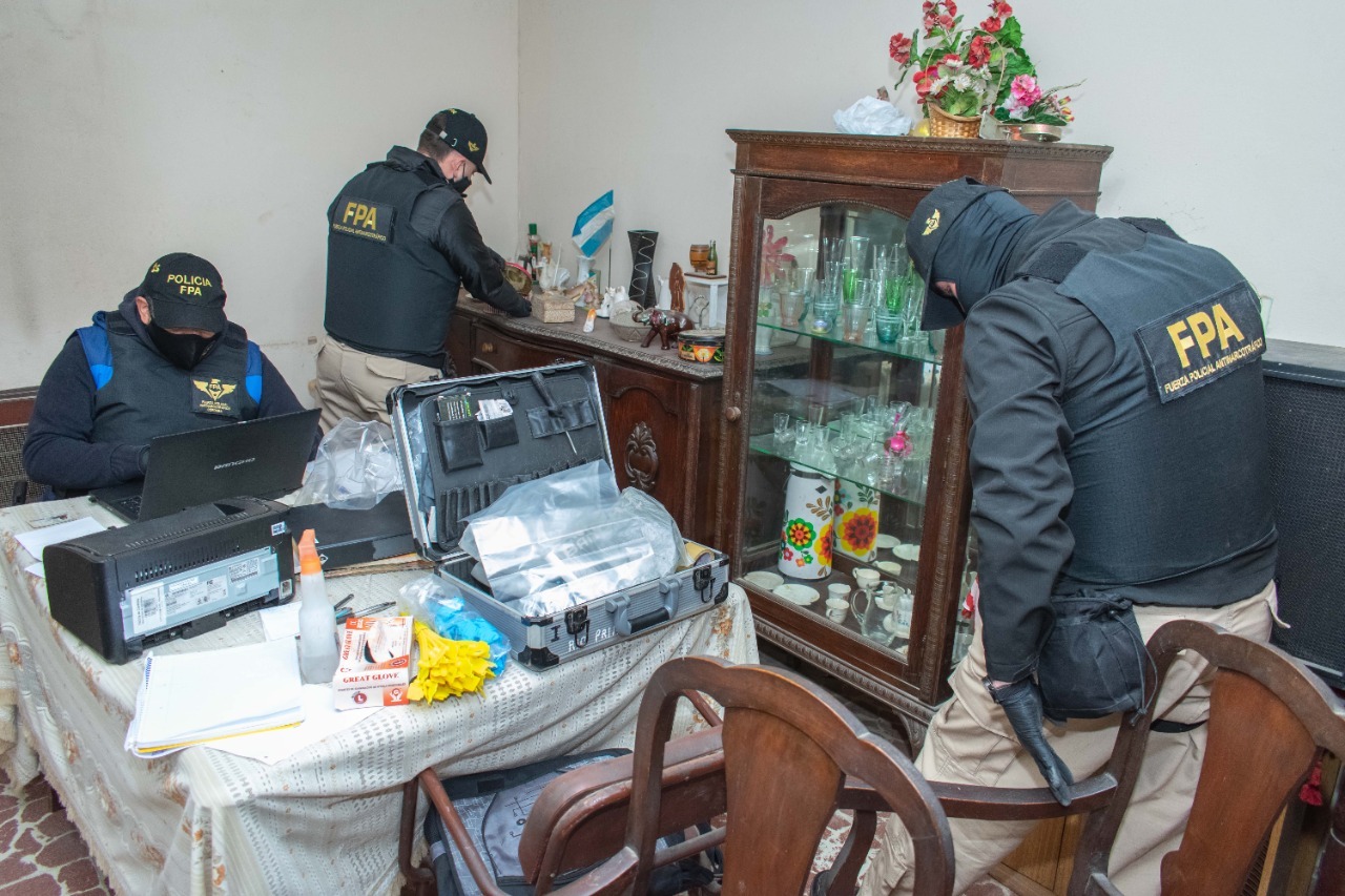 SEIS ALLANAMIENTOS Y CUATRO DETENIDOS POR VENTA DE DROGAS EN R&Iacute;O TERCERO Y SANTA ROSA DE CALAMUCHITA