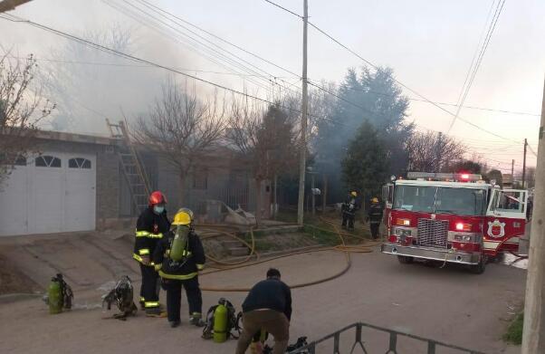 Abel Dom&iacute;nguez  (Jefe del cuerpo de Bomberos) "Lamentablemente las p&eacute;rdidas fueron totales"