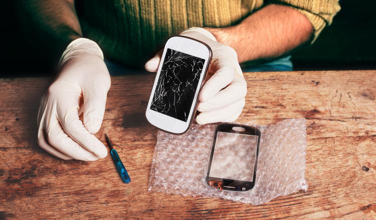 NOTICIAS + IVA: AUMENTARON LOS REPUESTOS PARA CELULARES POR EL D&Oacute;LAR 