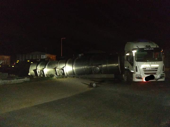UN CAMI&Oacute;N COLISION&Oacute; CON EL TREN EN EL CRUCE DE DALMACIO V&Eacute;LEZ