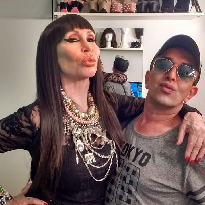 NOTICIAS + IVA: MORIA CASAN USA EN EL VIDEOCLIP DE LALI UN COLLAR REALIZADO POR GUSTAVO FARIAS 