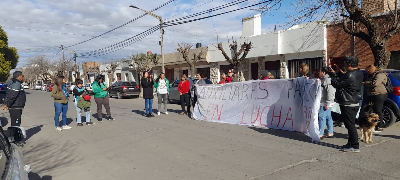 AUXILIARES DE PAICOR PIDEN AUMENTO SALARIAL Y SER RECONOCIDAS COMO TRABAJADORAS DEL ESTADO