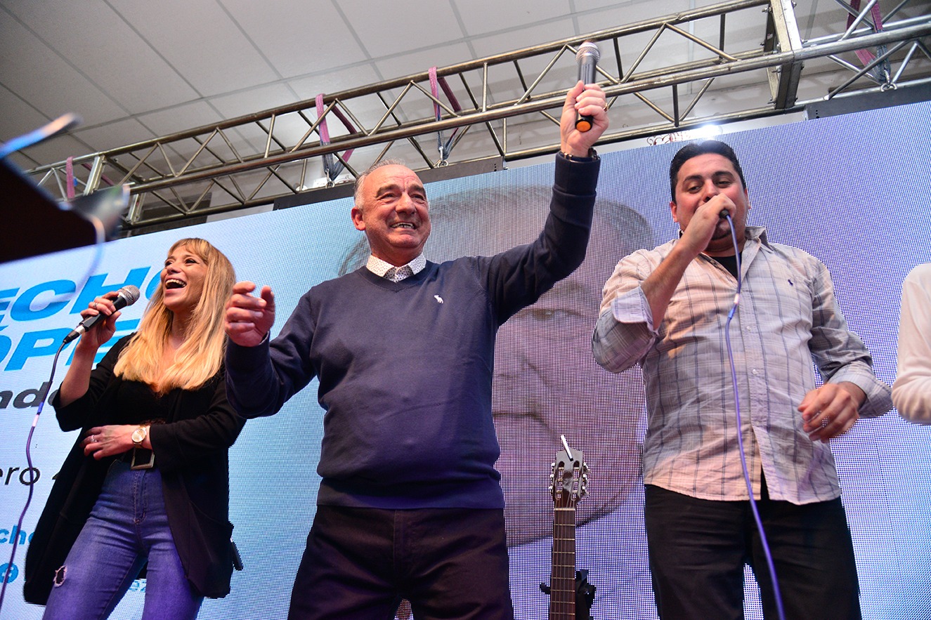 PECHO L&Oacute;PEZ CIERRA SU CAMPA&Ntilde;A A SAL&Oacute;N LLENO 