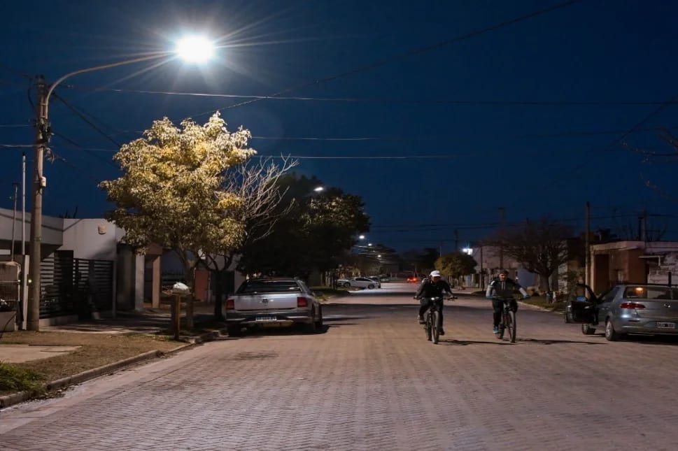 EL MUNICIPIO AVANZA CON LA COLOCACI&Oacute;N DE LUMINARIAS LED QUE YA SUPER&Oacute; EL 75% DE TODA LA CIUDAD