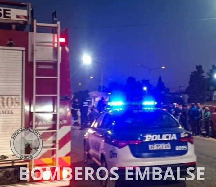 EMBALSE: ACCIDENTE ENTRE UN VEH&Iacute;CULO Y DOS MOTOCICLISTAS DE NUESTRA CIUDAD