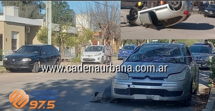 Auto volcó tras chocar en calle R. Fournier