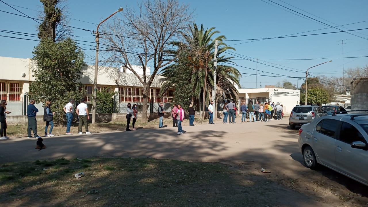 PASADAS LAS 18 LOS QUE SE ENCUENTREN EN LA FILA, PODR&Aacute;N VOTAR