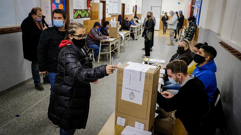 Cierran los comicios en una jornada hist&oacute;rica: el porcentaje de votantes superaba el 60% en el pa&iacute;s 