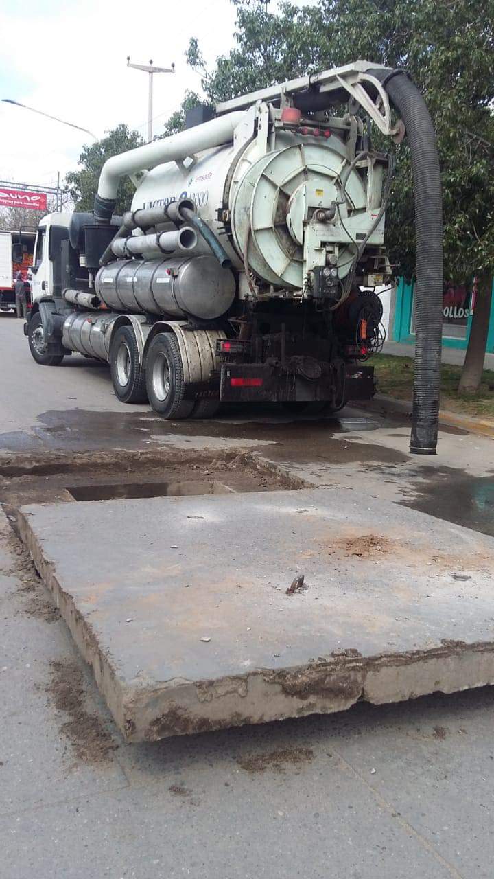 LA MUNICIPALIDAD REALIZA LIMPIEZA EN LOS DESAG&Uuml;ES Y ADOQUINADO EN BARRIO CASTAGNINO 