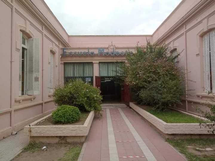 LA ESCUELA MODESTO ACU&Ntilde;A NO VOLVI&Oacute; A LA PRESENCIABILIDAD COMPLETA POR FALTA DE PERSONAL DE LIMPIEZA 