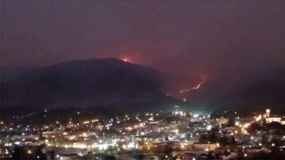  Incendios: En La Falda el fuego contin&uacute;a con intensa actividad, en Calamuchita est&aacute;n afectadas las localidades de Embalse, Segunda Usina, Villa Rumipal y Puente Vaca