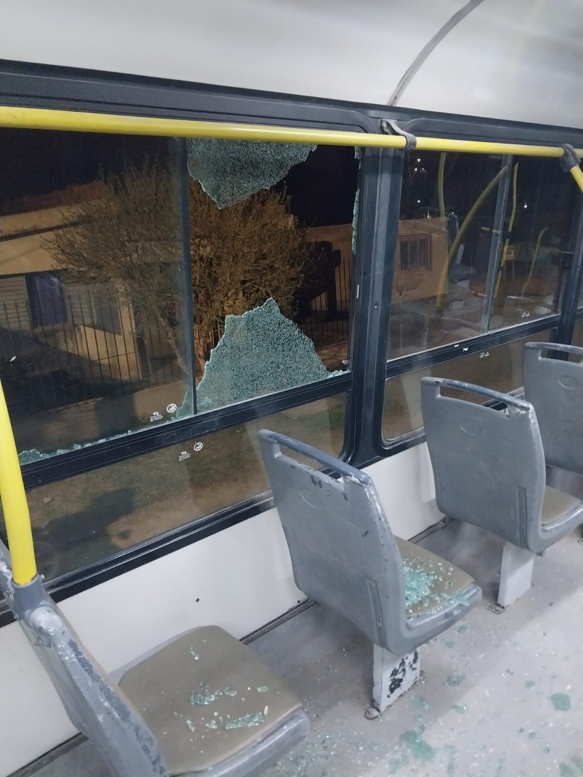 ATACARON UNA UNIDAD DE R&Iacute;O BUS