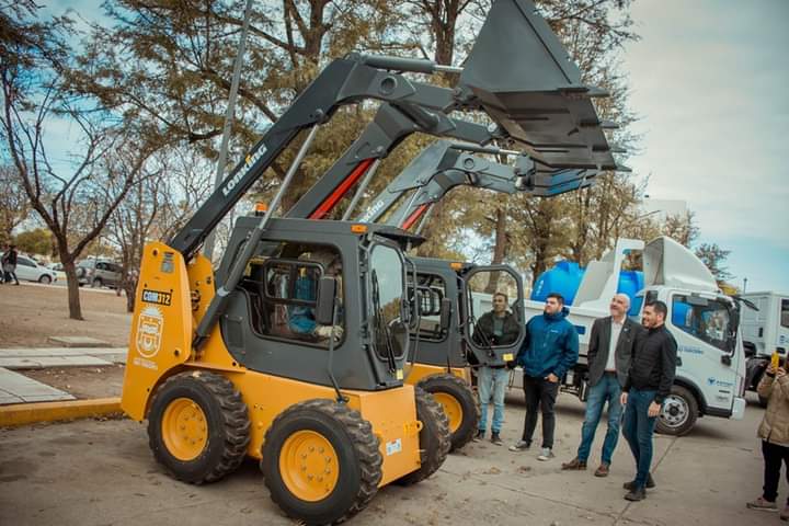 EL MUNICIPIO PRESENT&Oacute; NUEVA MAQUINARIA MUNICIPAL