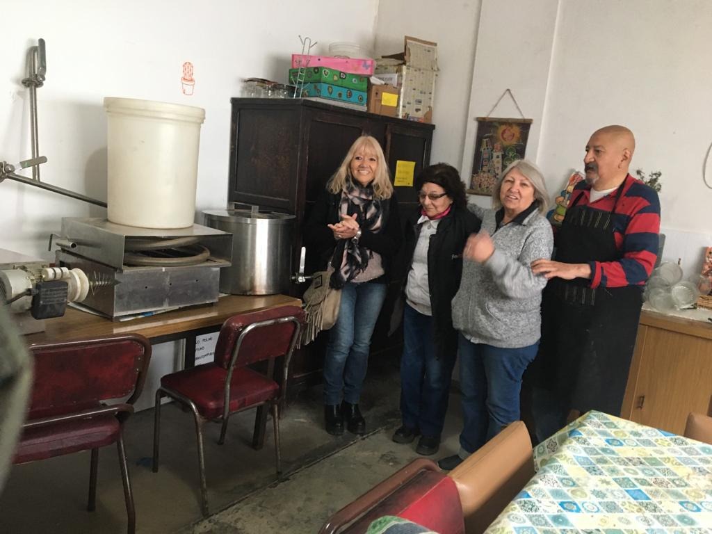 ROTARY IN-NOVA ENTREG&Oacute; UNA VACA MEC&Aacute;NICA A APAHUD