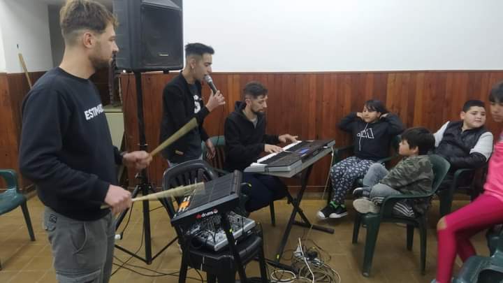TUNGA TUNGA: TALLER DE CUARTETO EN BARRIO MAGNASCO