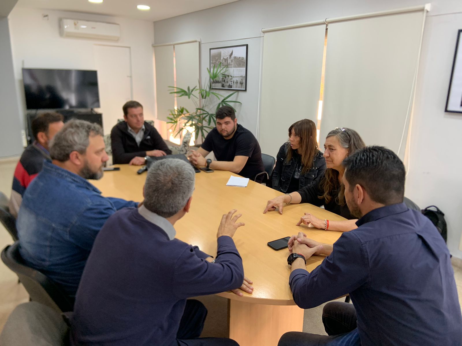 EL INTENDENTE FERRER RECIBI&Oacute; A LA COMISI&Oacute;N VECINAL DE VILLA ZOILA